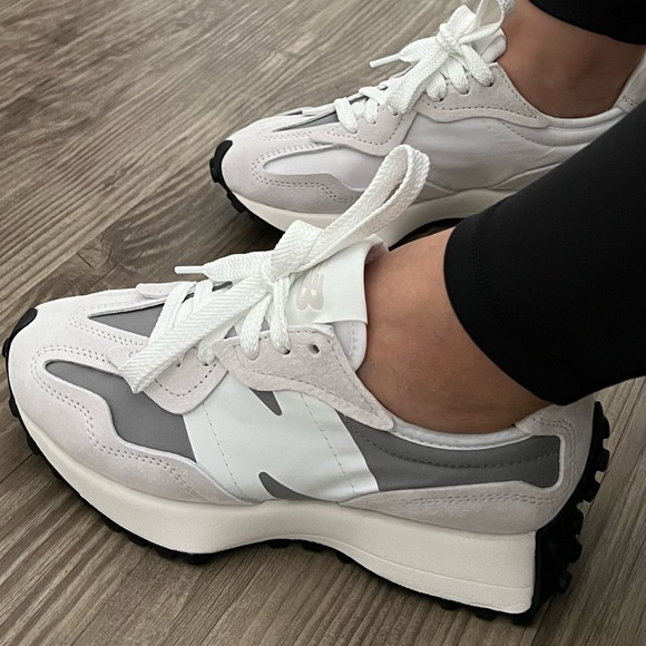 NEW BALANCE 327 Sneakers - Picture 15 of 16